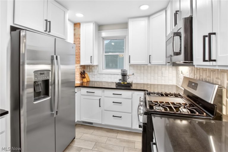 3205 Mapledale Avenue, Cleveland, OH - Photo 4