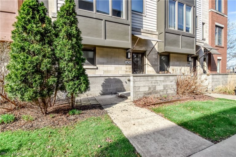 1425 Lindazzo Avenue, Cleveland, OH - Photo 4