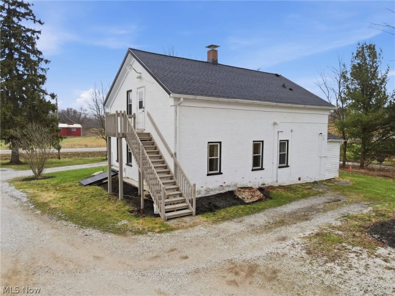 16176 Ravenna Road, Burton, OH - Photo 2