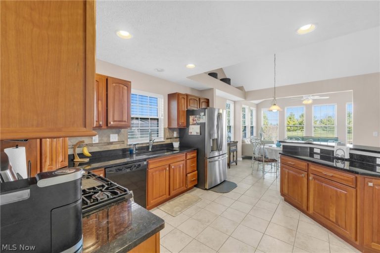 5535 Indian Wells Drive, Medina, OH - Photo 6