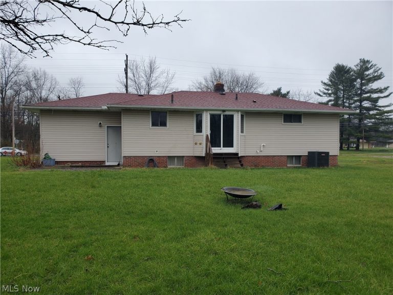 10755 Albion Road, North Royalton, OH - Photo 2