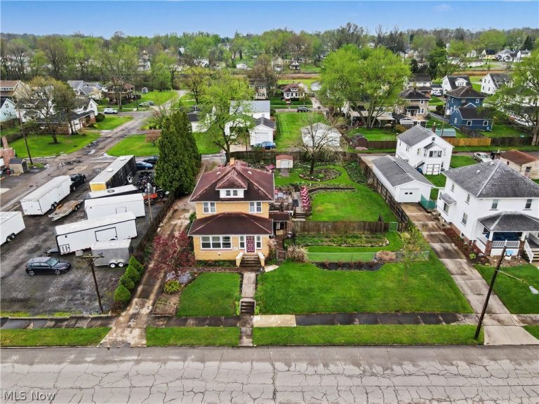 615 Ohio Avenue, Sebring, OH - Photo 2