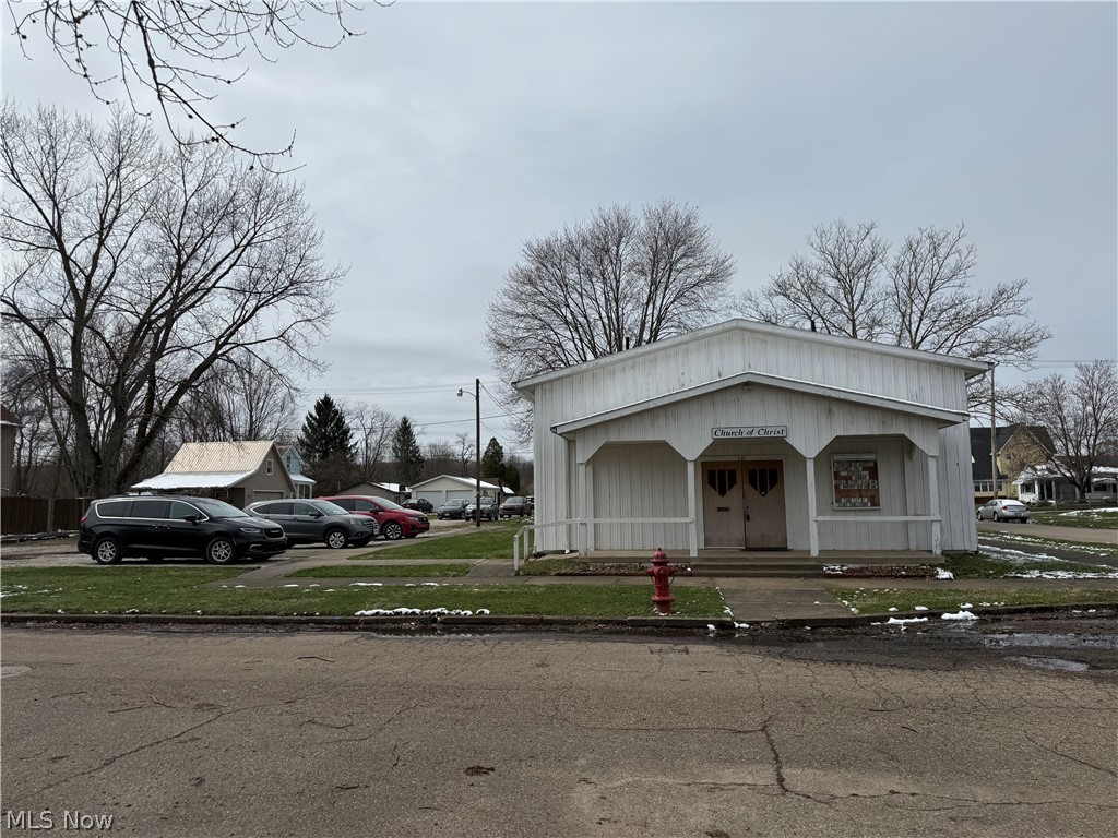 638 Parrish Street, Uhrichsville, OH