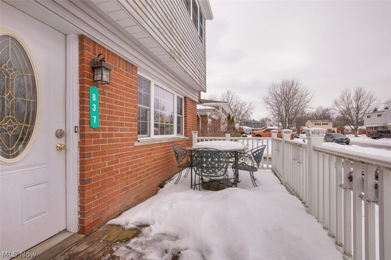 837 Jamestown Avenue, Elyria, OH - Photo 2