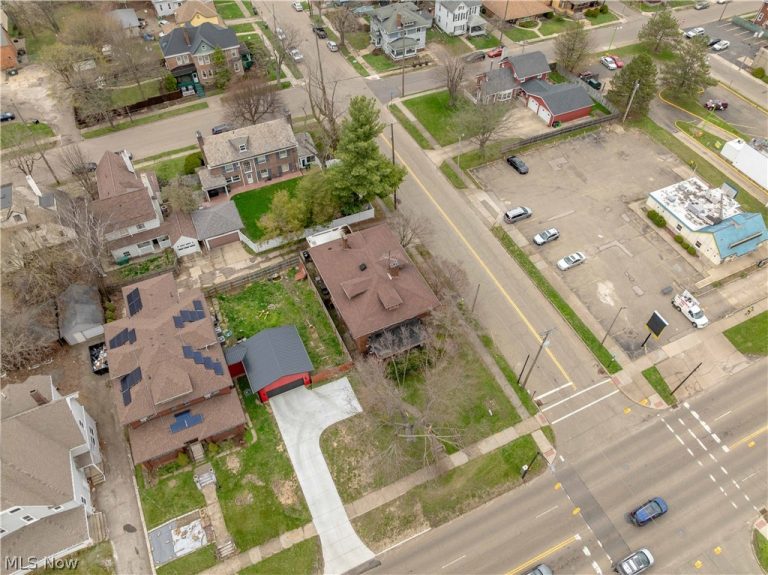 528 Lincoln Way, Massillon, OH - Photo 3