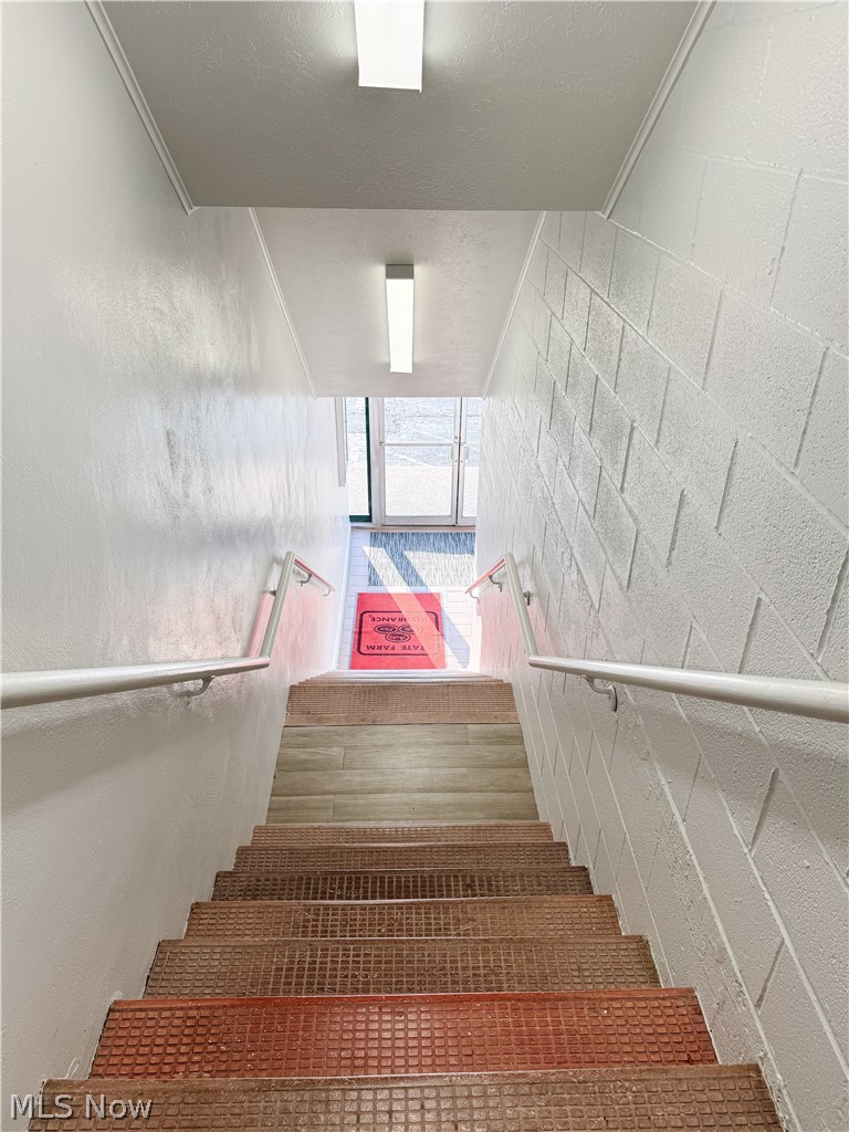 7543 Broadview Road, Seven Hills, OH - Photo 2