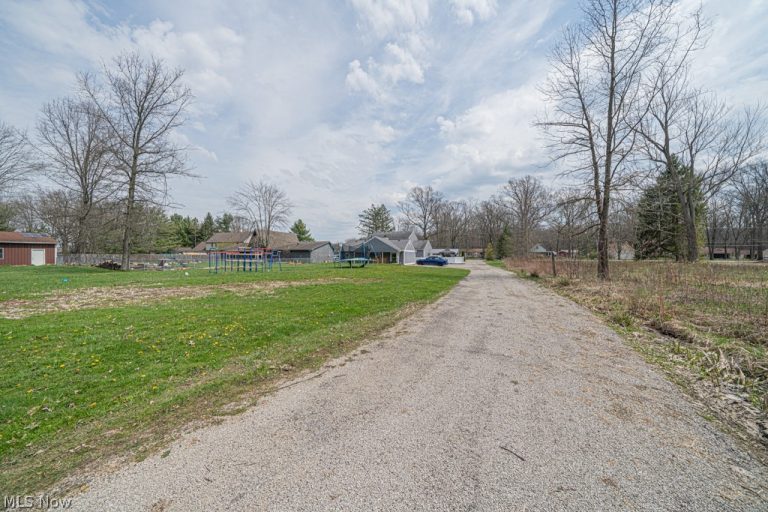10396 Dewhurst Road, Elyria, OH - Photo 5
