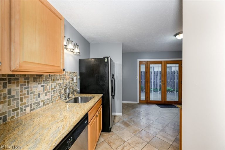 287 Edgewood Drive, Berea, OH - Photo 5