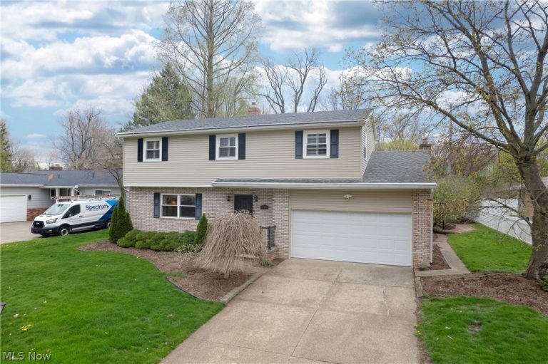 215 Grayling Drive, Fairlawn, OH - Photo 2