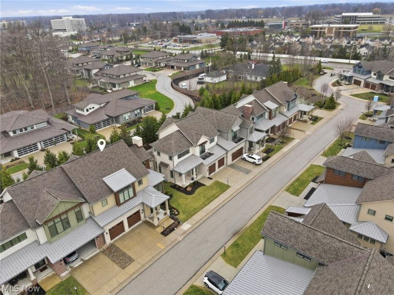 2440 Edgewood Trace, Pepper Pike, OH - Photo 4
