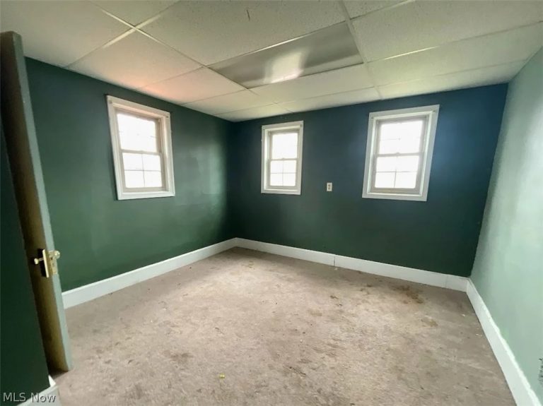 914 Stewart Avenue, Cambridge, OH - Photo 8