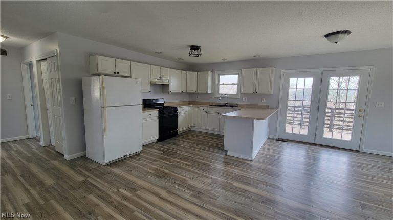 105 Woodcrest Lane, Marietta, OH - Photo 2