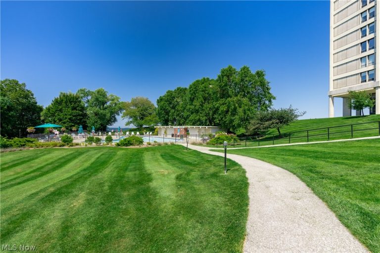 1 Bratenahl Place #1411, Bratenahl, OH - Photo 8