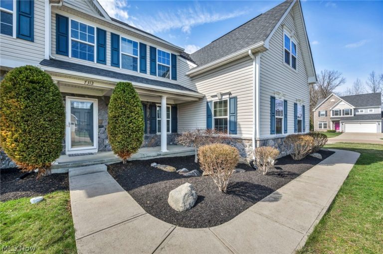 7312 Warblers Lane, North Ridgeville, OH - Photo 3