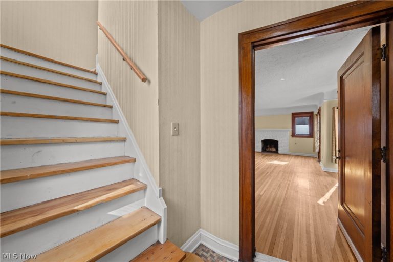 18427 Winslow Road, Shaker Heights, OH - Photo 3