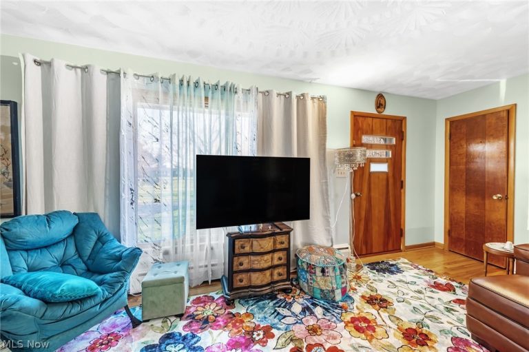 67 Valencia Drive, Cuyahoga Falls, OH - Photo 3