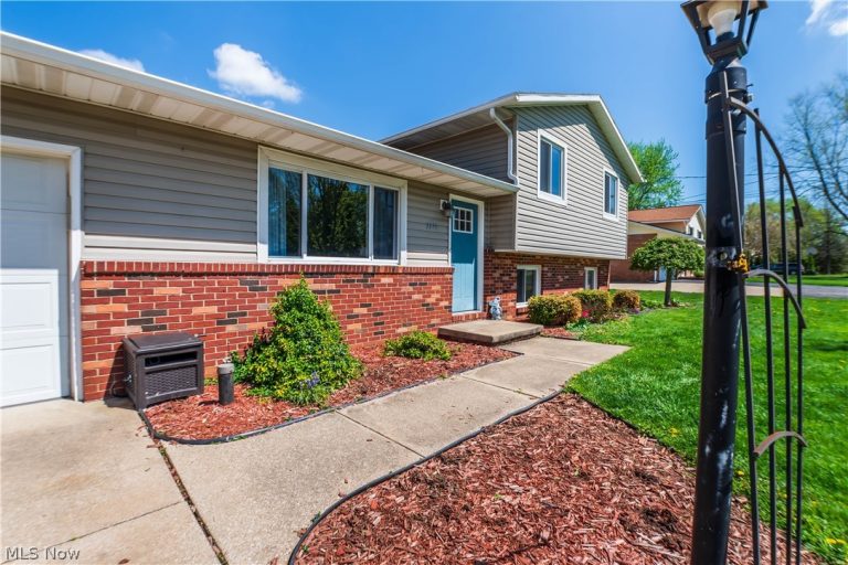2375 Yorktown Street, Uniontown, OH - Photo 5