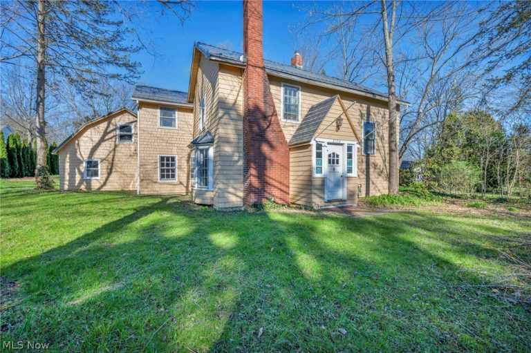 2526 River Road, Willoughby Hills, OH - Photo 2