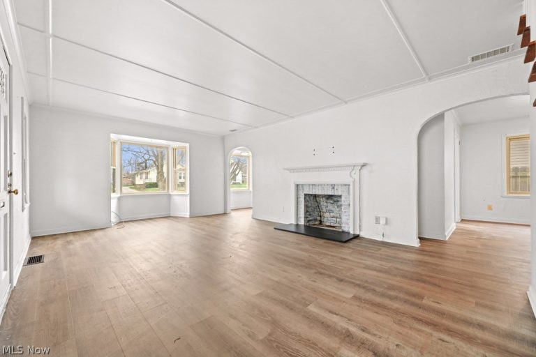 1073 Parkside Drive, Alliance, OH - Photo 8