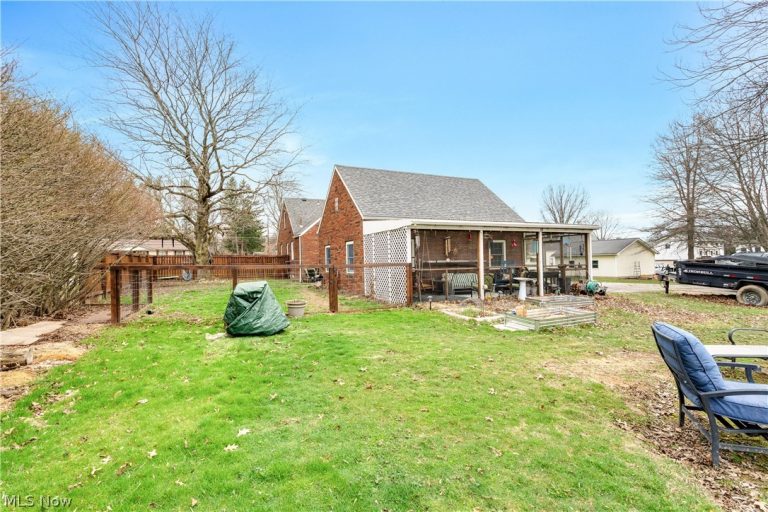 754 Fairfield Avenue, Columbiana, OH - Photo 6