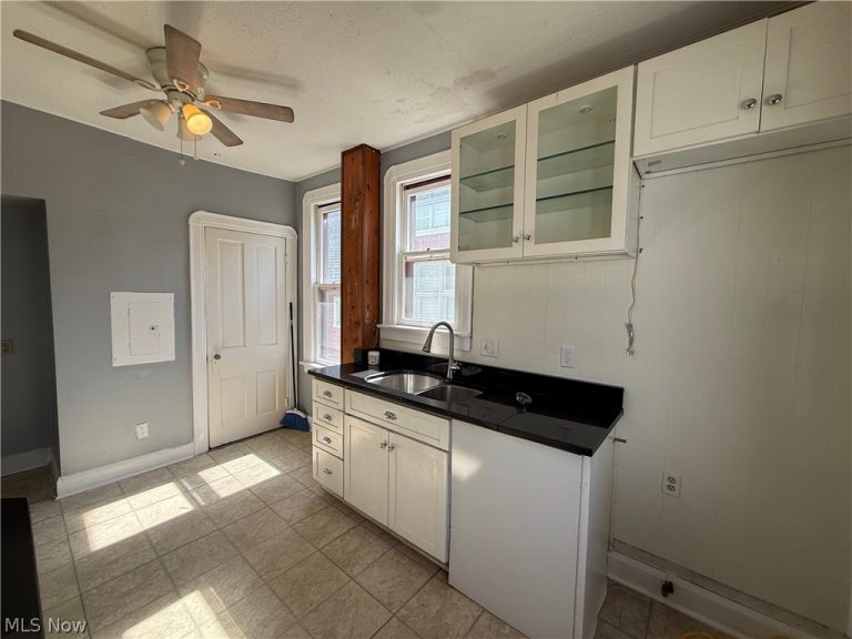 3860 37th Street, Cleveland, OH - Photo 6