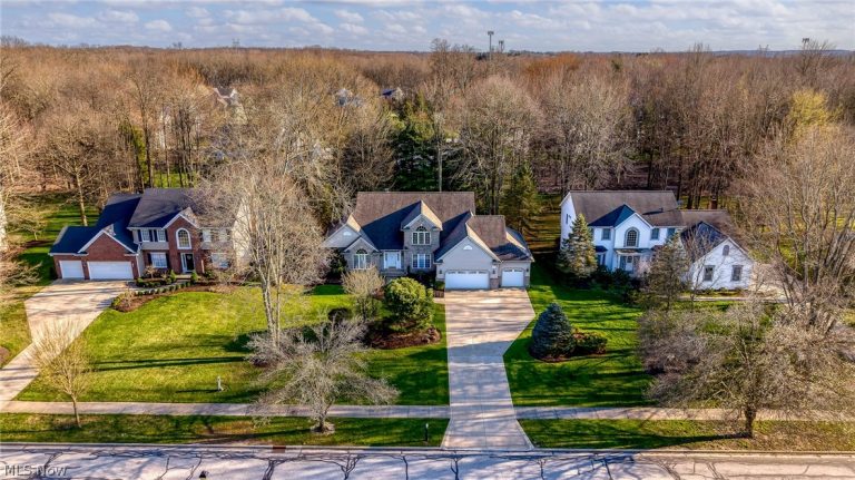 34540 Seminole Way, Solon, OH - Photo 2