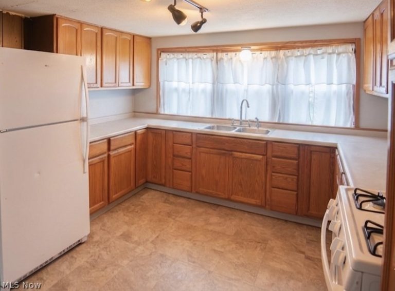 29 Wilderness Court, Warren, OH - Photo 4