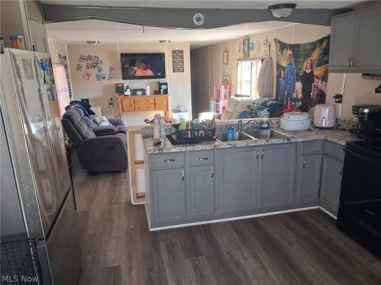 308 Bedford Avenue, Cambridge, OH - Photo 8