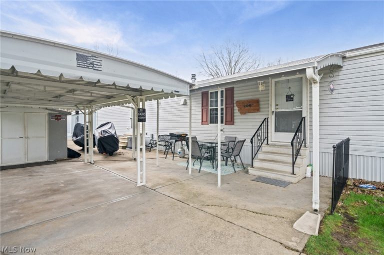 19 Brookins Drive, Olmsted Falls, OH - Photo 3