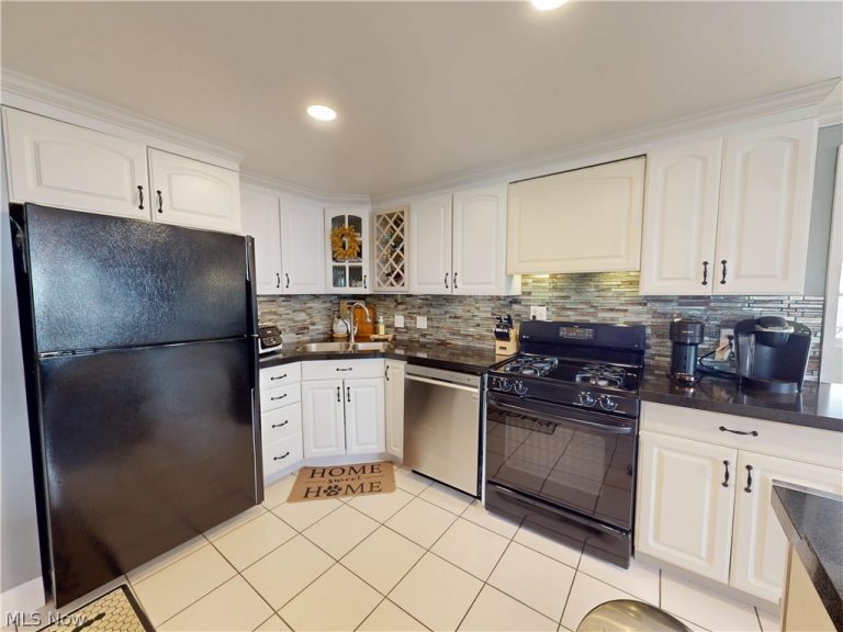 9380 Briar Drive, Streetsboro, OH - Photo 6