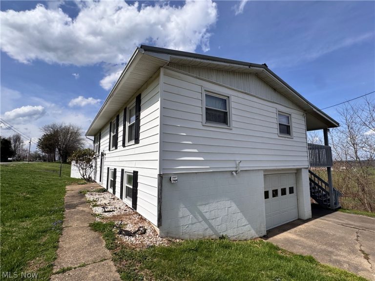 60945 Sandy Ridge Road, Barnesville, OH - Photo 4