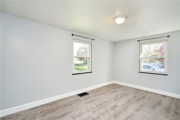 2625 Eaton Road, Canton, OH - Photo 8