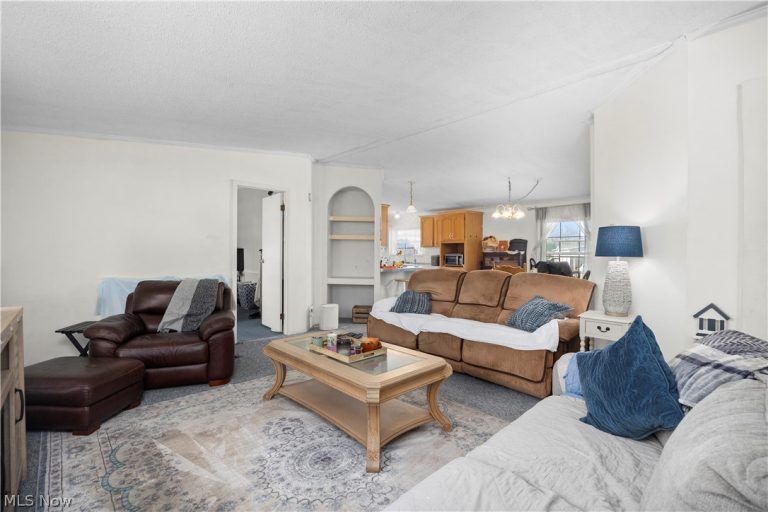 69 Mirage Avenue, Amherst, OH - Photo 4