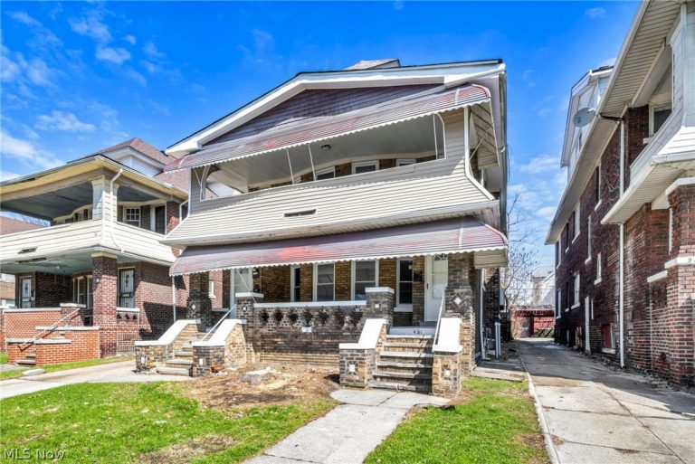 929 Thornhill Drive, Cleveland, OH - Photo 2