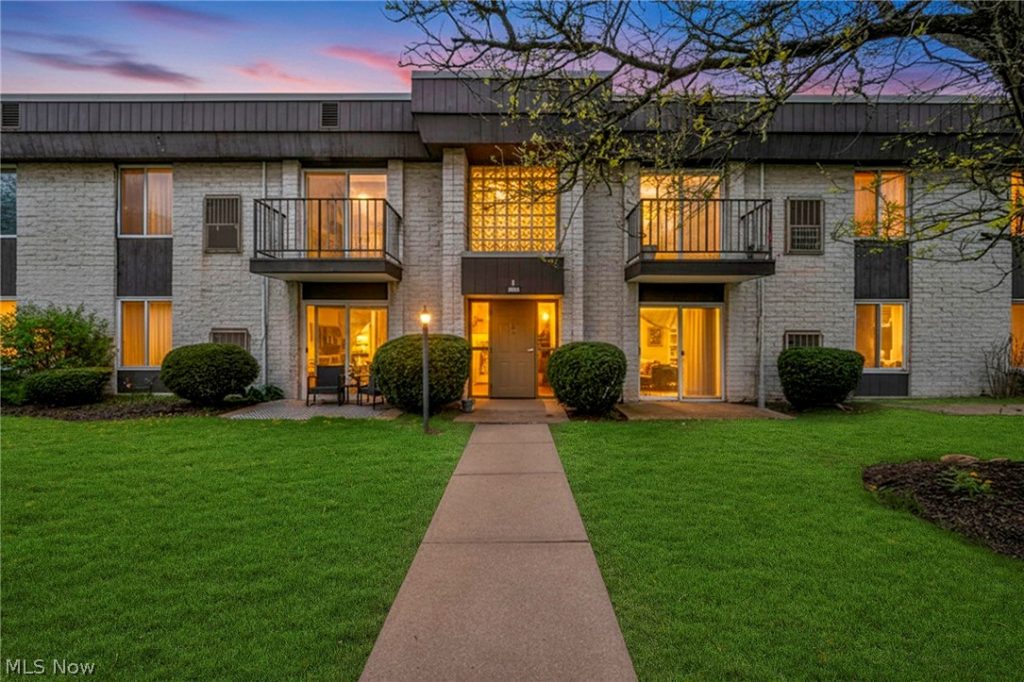 8583 Akins Road #202, North Royalton, OH