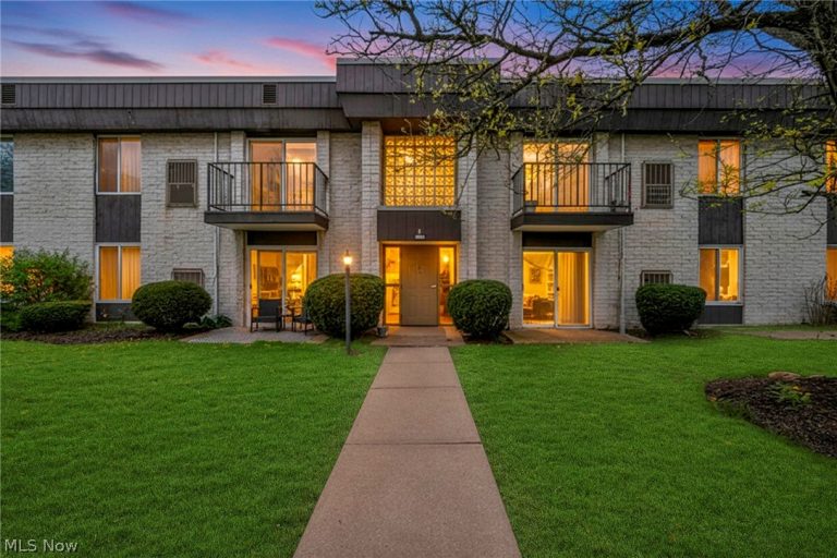 8583 Akins Road #202, North Royalton, OH, 44133