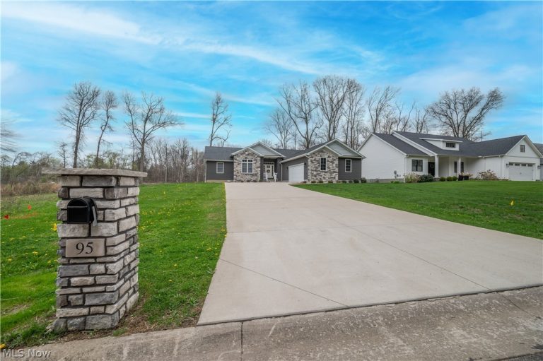 95 Muirfield Drive, Warren, OH - Photo 6