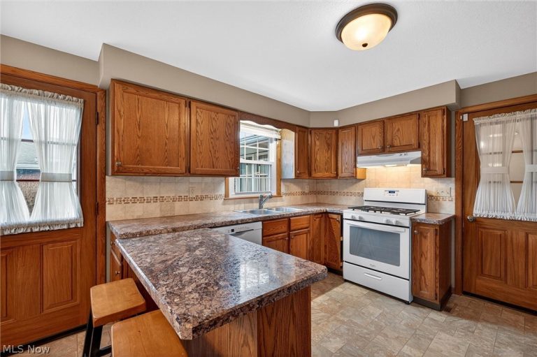 720 Springfield Road #D, Columbiana, OH - Photo 8