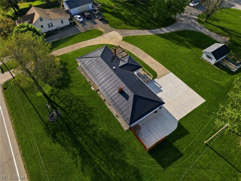 2445 Chandlersville Road, Zanesville, OH - Photo 2