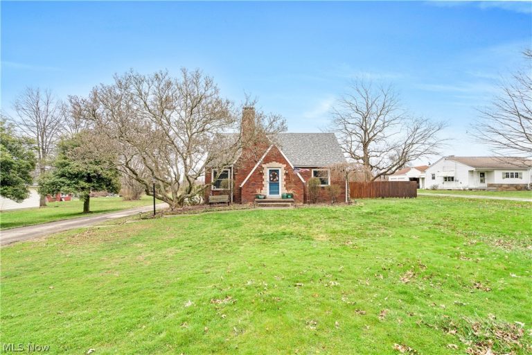 754 Fairfield Avenue, Columbiana, OH - Photo 2