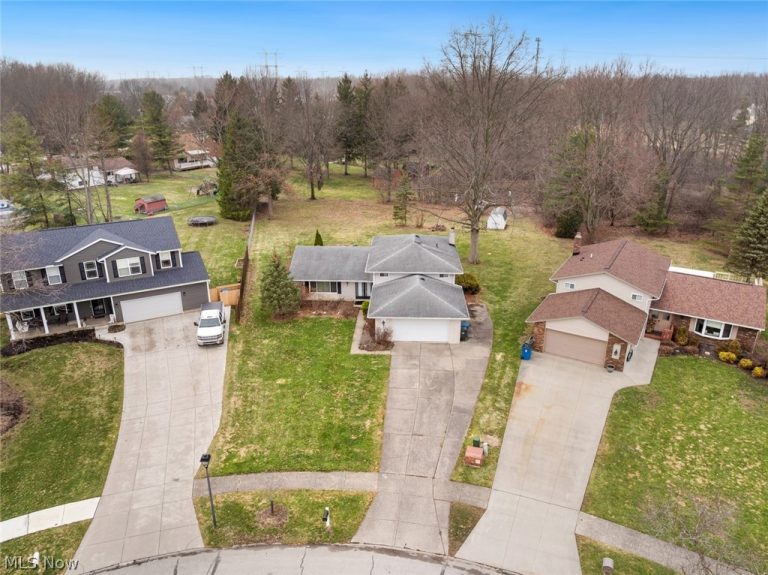 29696 Josephine Drive, North Olmsted, OH - Photo 2