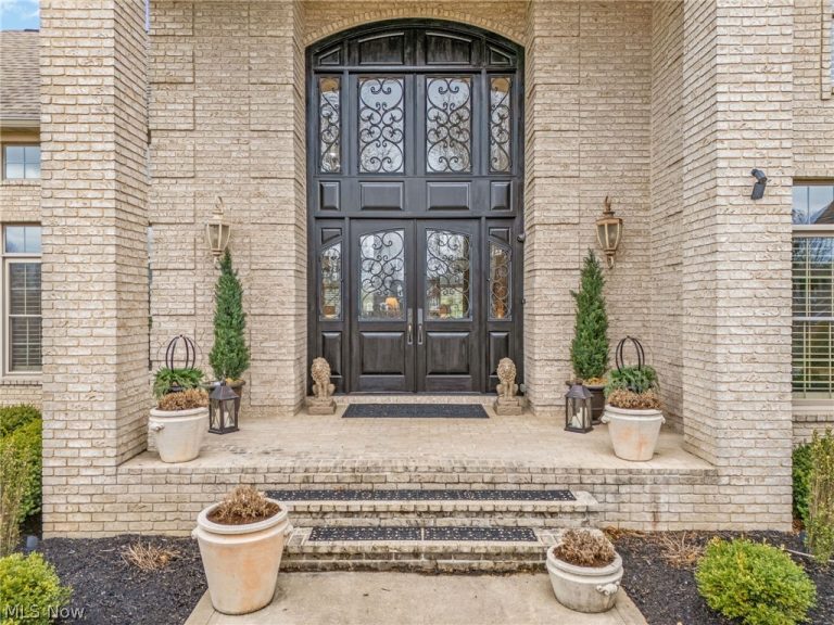 1311 Chantilly Circle, Canton, OH - Photo 4