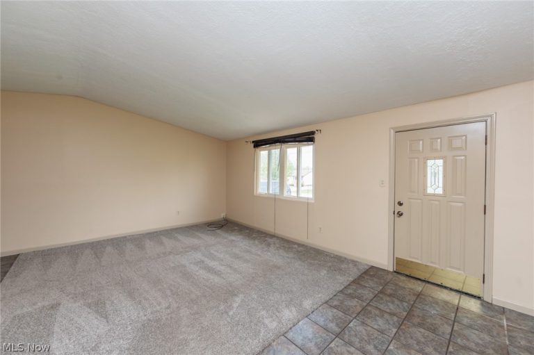 13515 Heatherwood Drive, Brook Park, OH - Photo 5