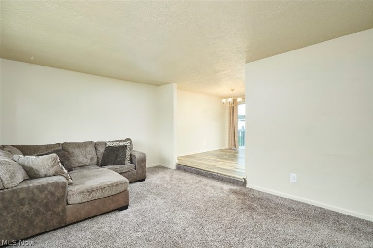 332 River Road, Munroe Falls, OH - Photo 4