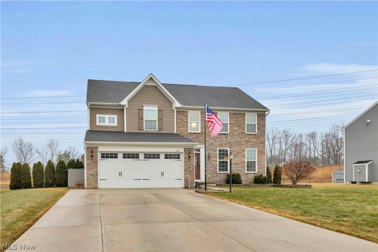 3147 Fairview Drive, Avon, OH - Photo 2