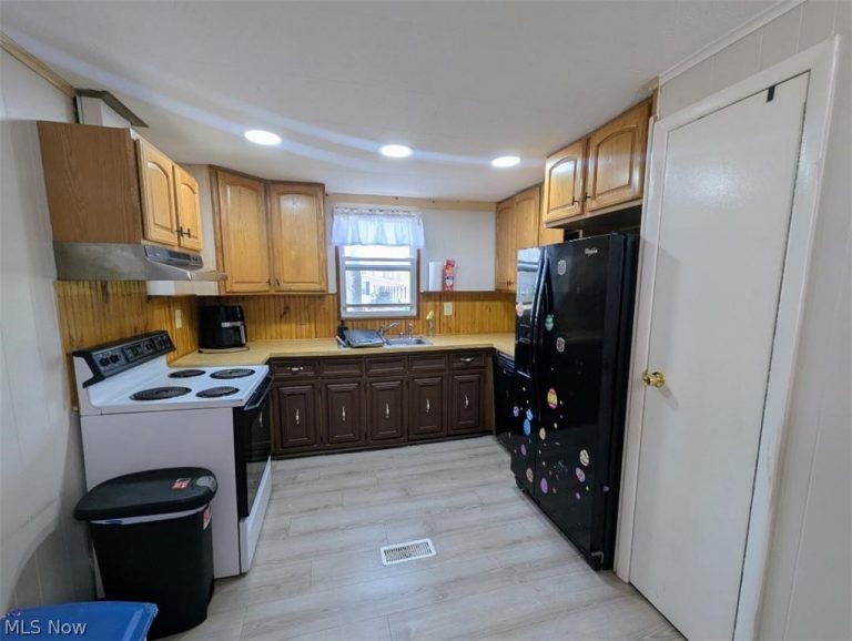 7 Cardinal Drive, Hiram, OH - Photo 3