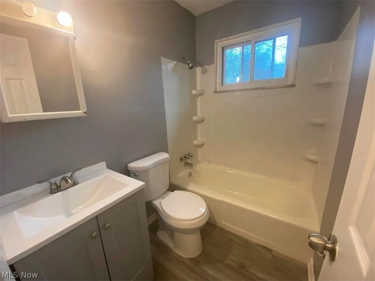 1382 Bellevue Avenue, Akron, OH - Photo 4