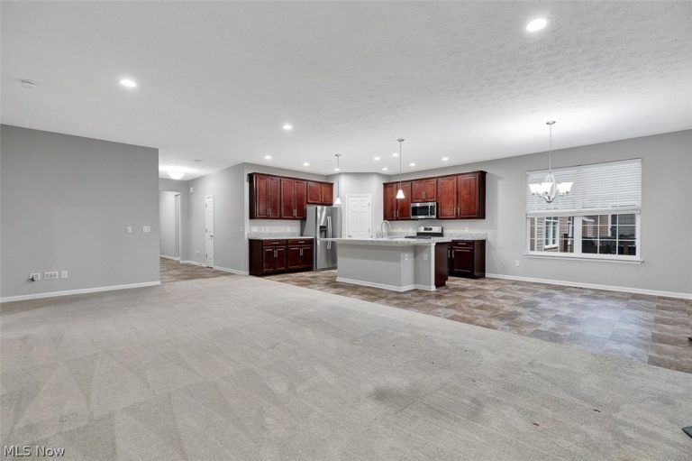 6584 Amber Way, North Ridgeville, OH - Photo 6