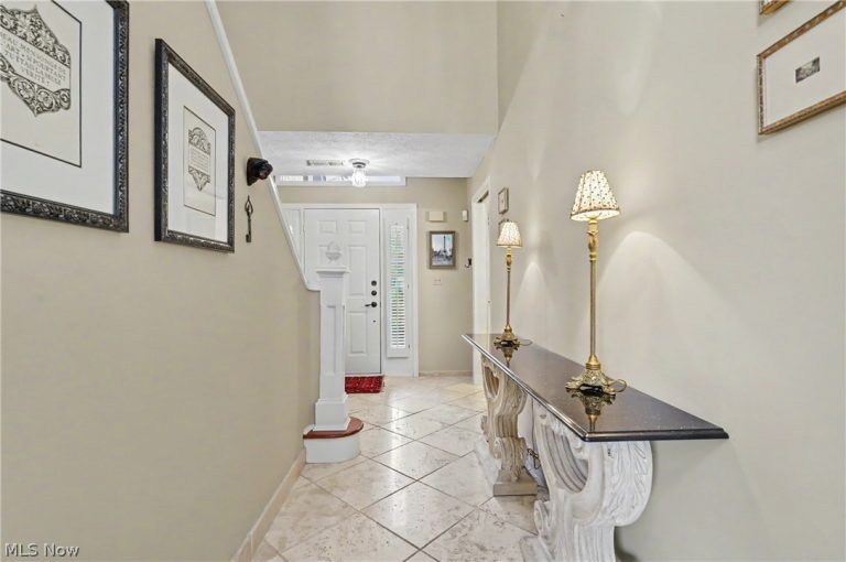 3561 Sparrow Pond Lane, Akron, OH - Photo 3