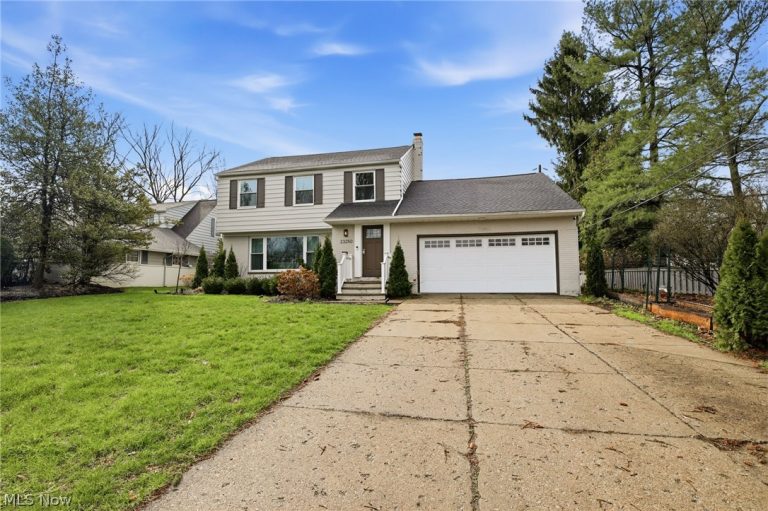 23250 Fairmount Boulevard, Shaker Heights, OH - Photo 2